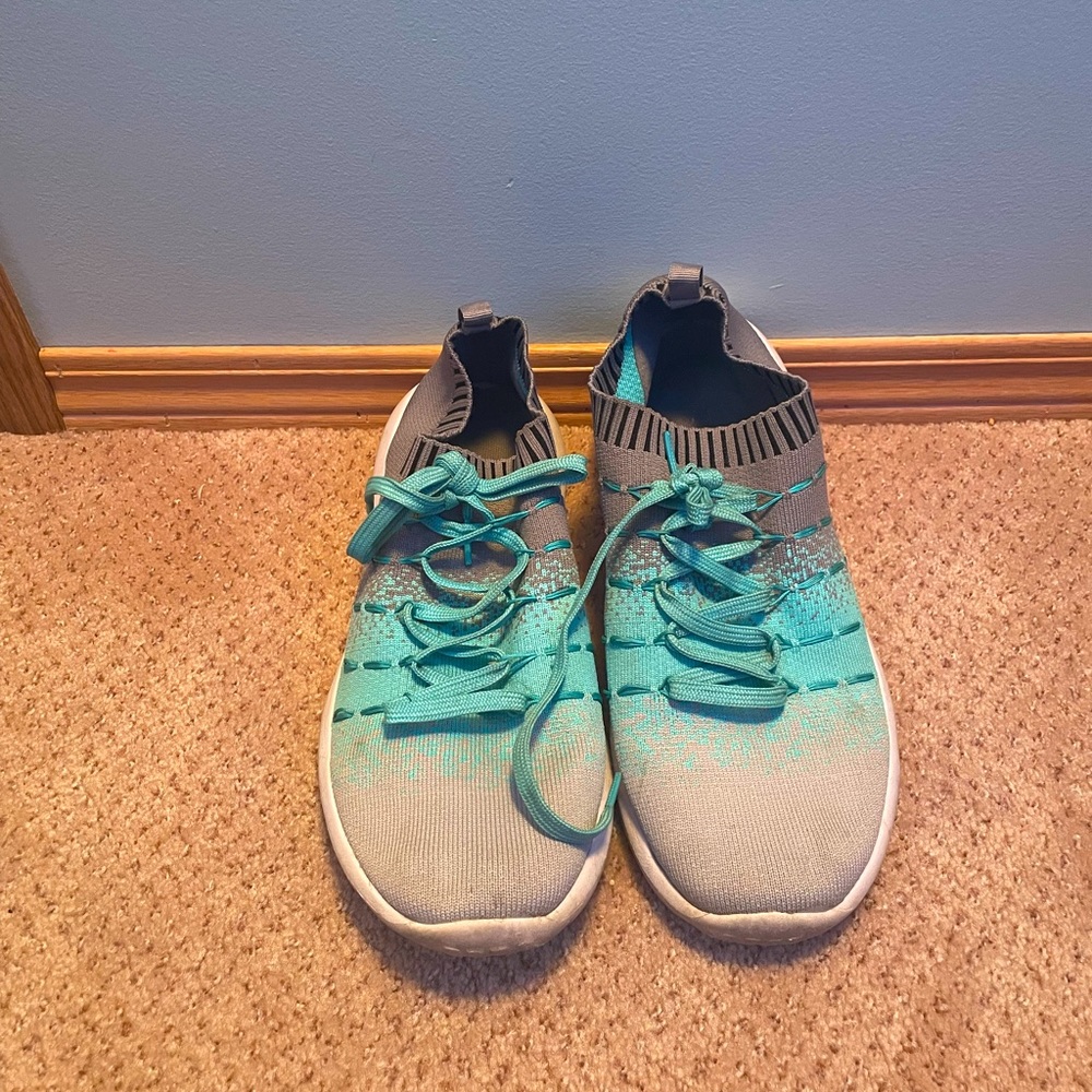 Running shoes used twice didn’t fit correctly pretty much like brand new
